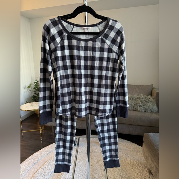 Victoria's Secret Plaid Pajamas Long Sleeve Long Pants Size Medium or Small - Picture 1 of 16